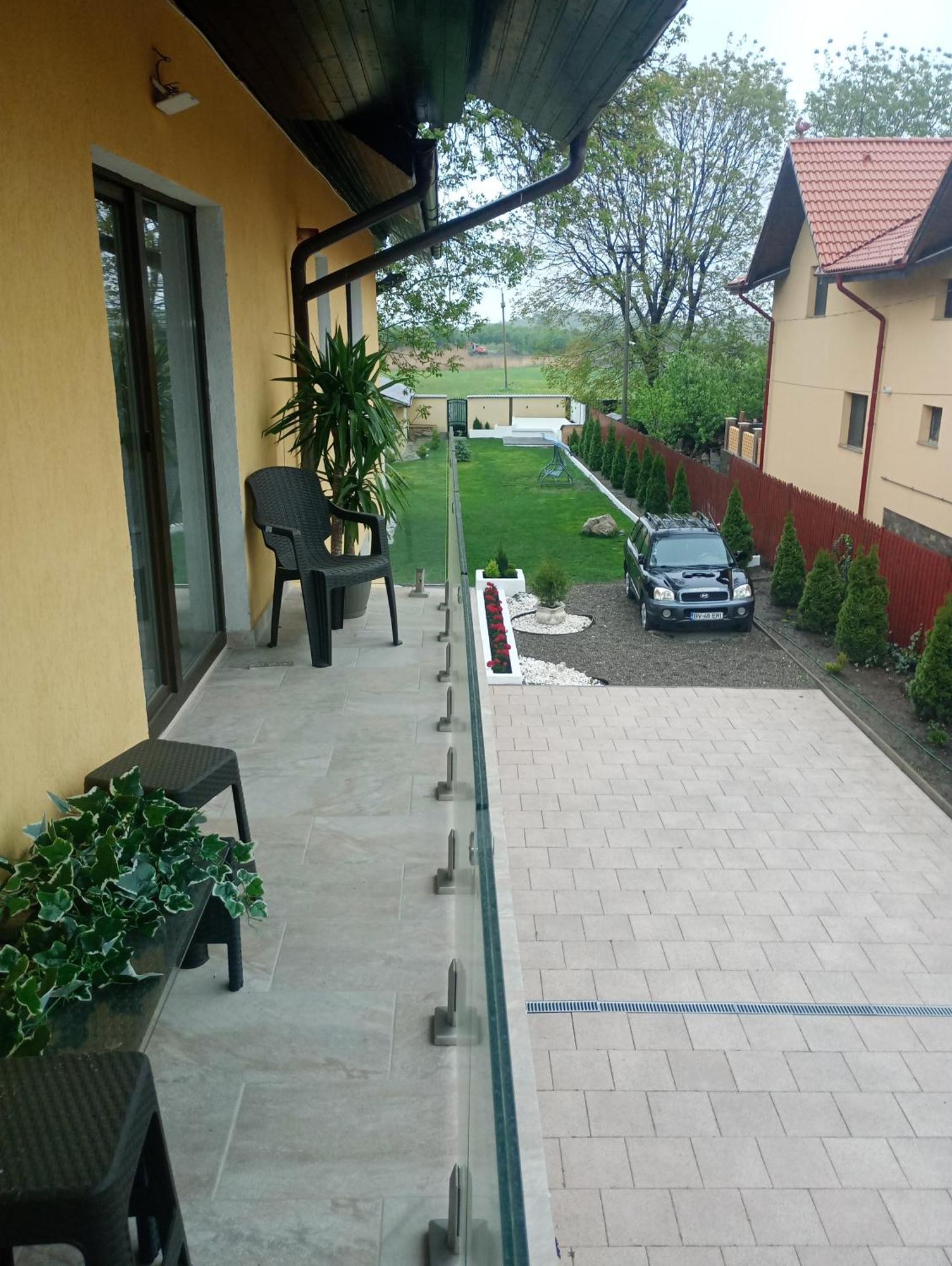 Izabella Guest House Săcele エクステリア 写真
